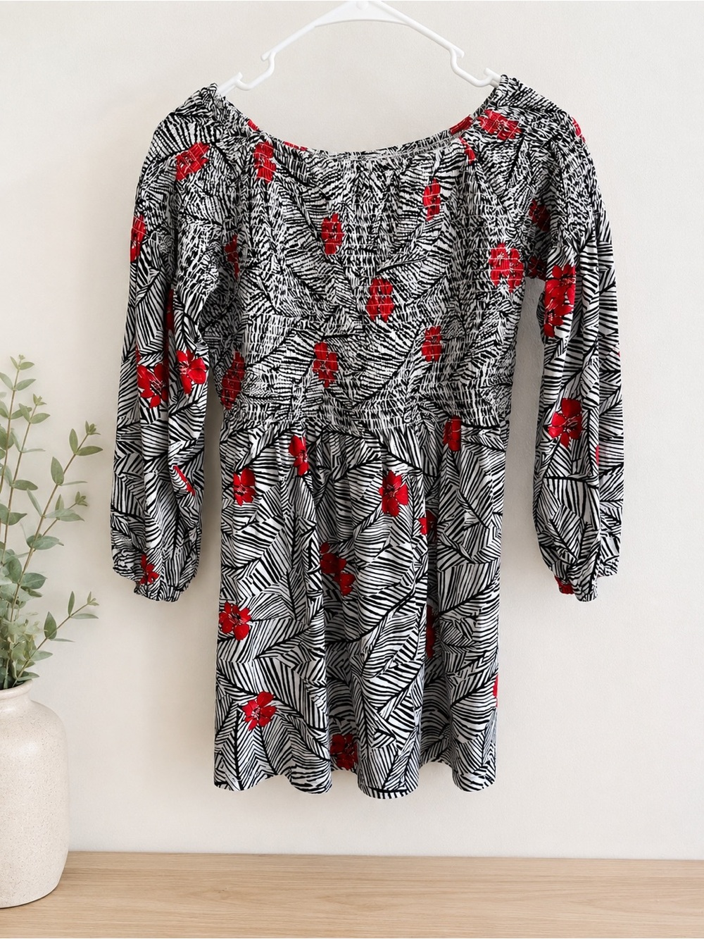 J. Jill Black, White & Red Patterned Top smocked top  XS 15 PTP with stretch